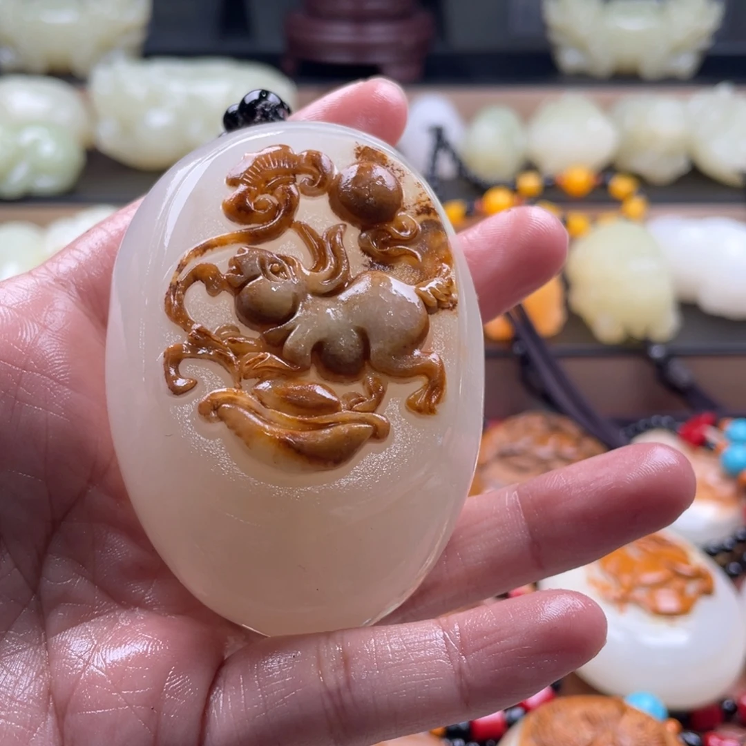 鸽***刘石材天然古青石手把件