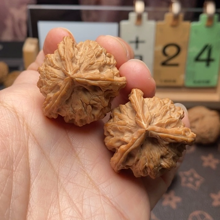 把件文玩核桃三棱35