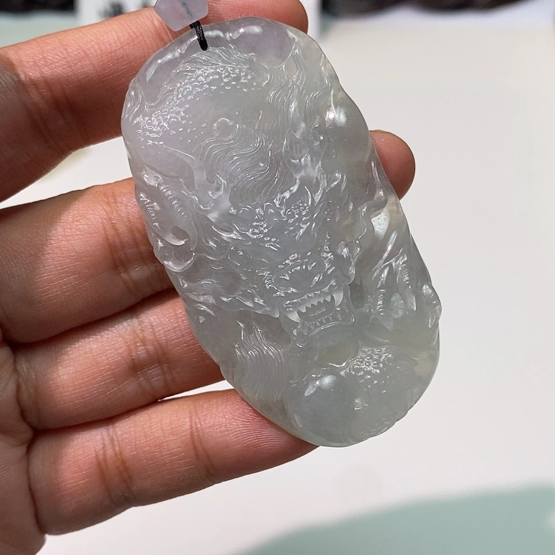 L***L翡翠未镶嵌颈饰翡翠