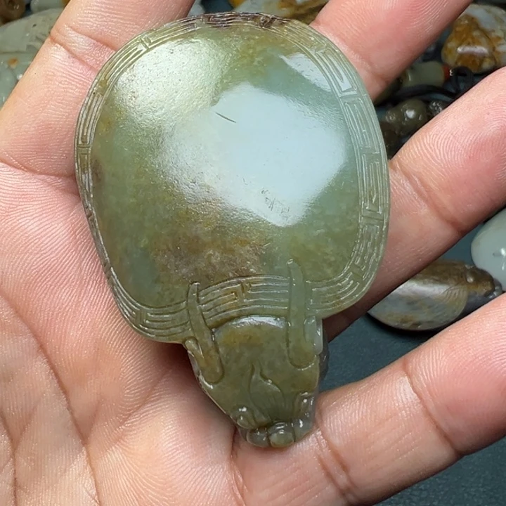 和田玉未镶嵌把件