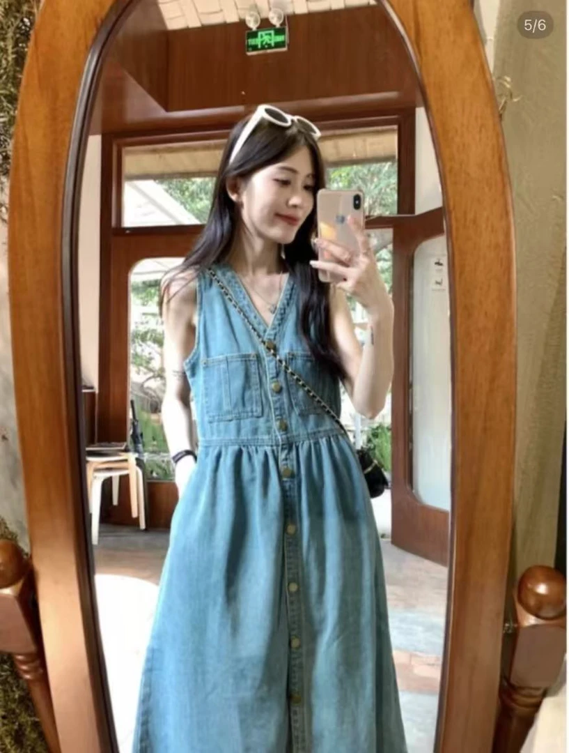 chic复古v领牛仔吊带连衣裙女夏季收腰显瘦无袖背心裙长款a字裙子