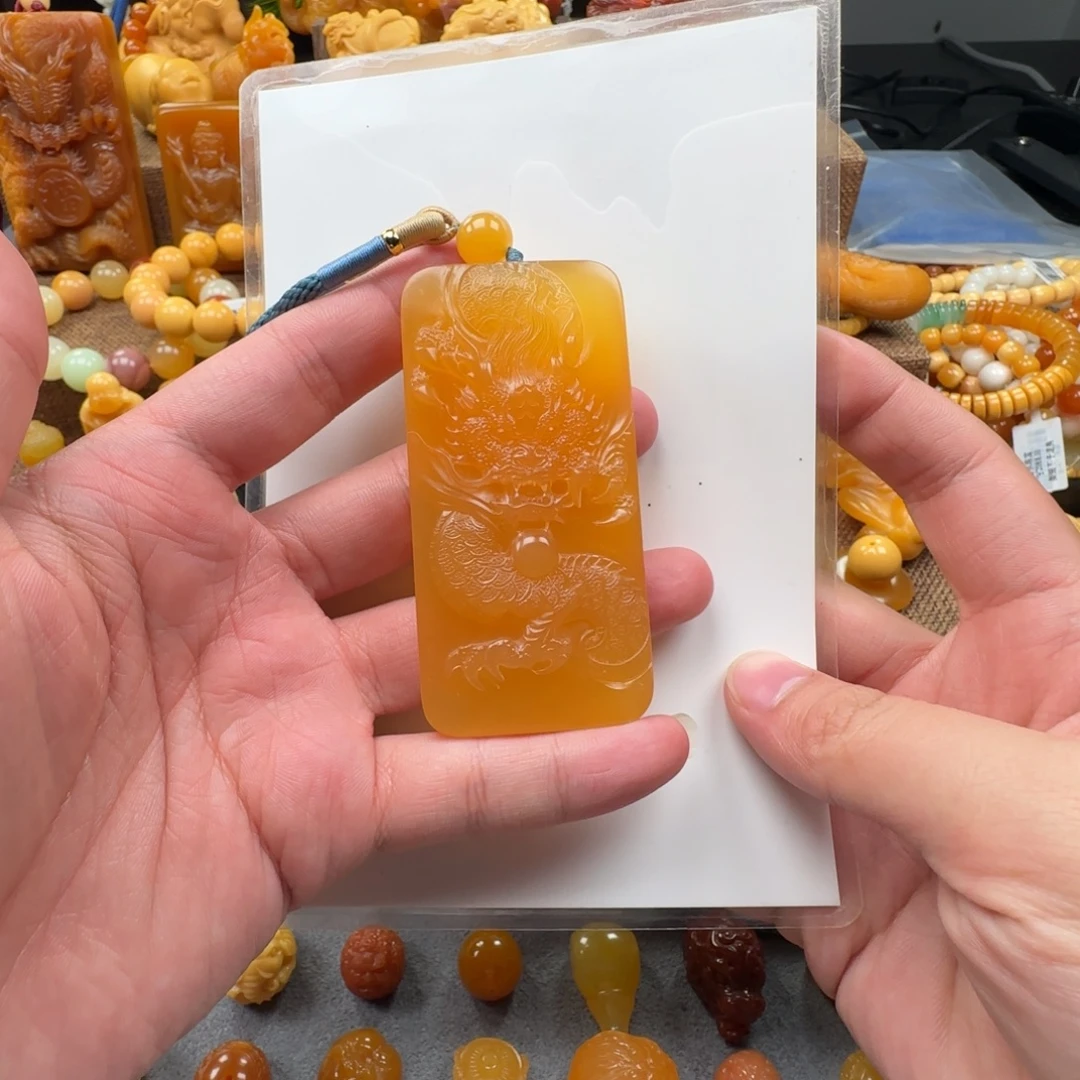颈饰未镶嵌石英质玉