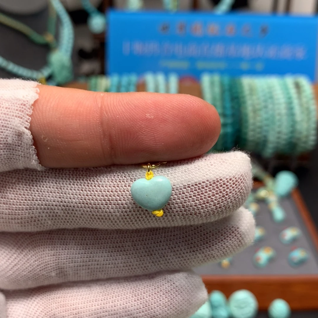 绿松石未镶嵌挂件