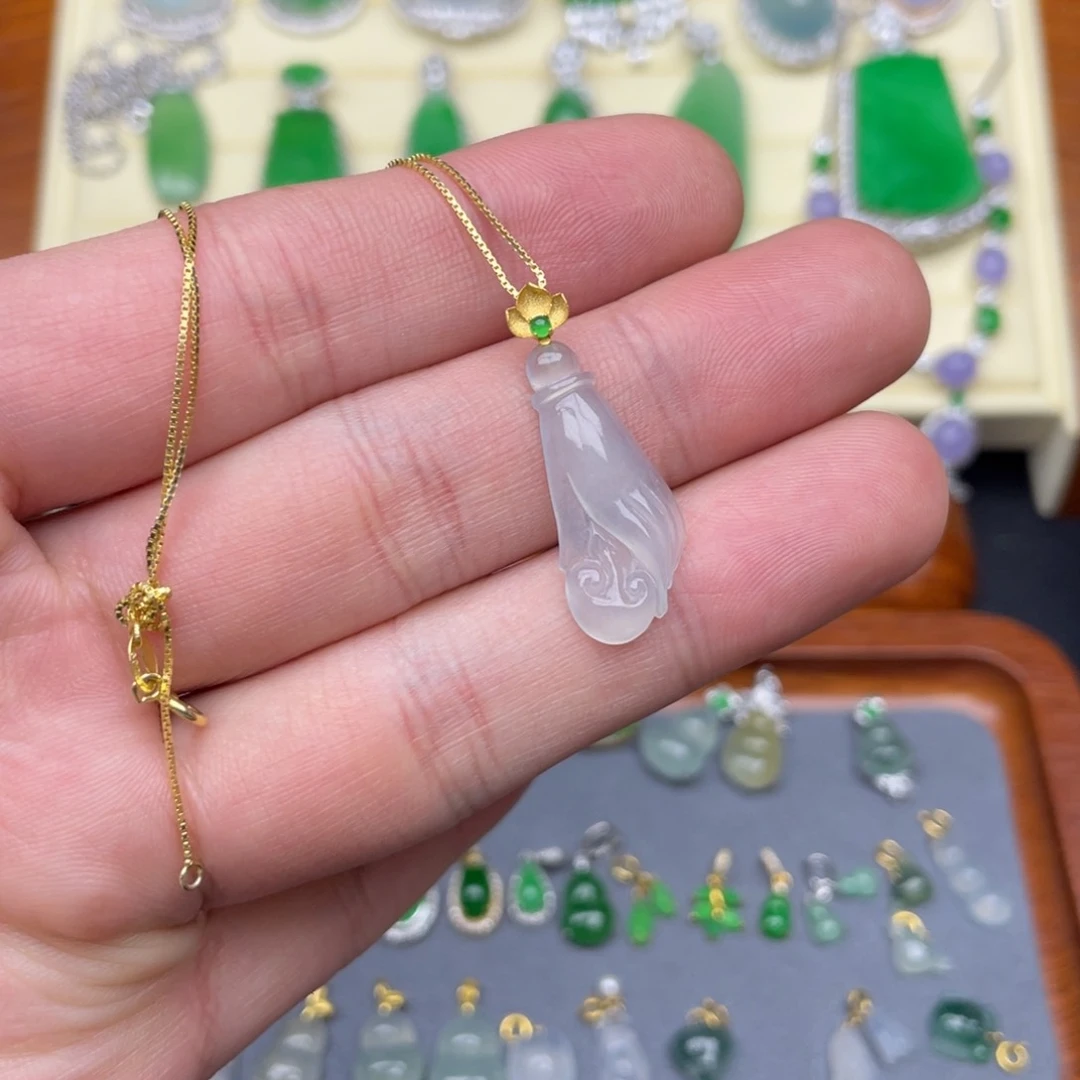 翡翠吊坠(不含链)18K金镶嵌