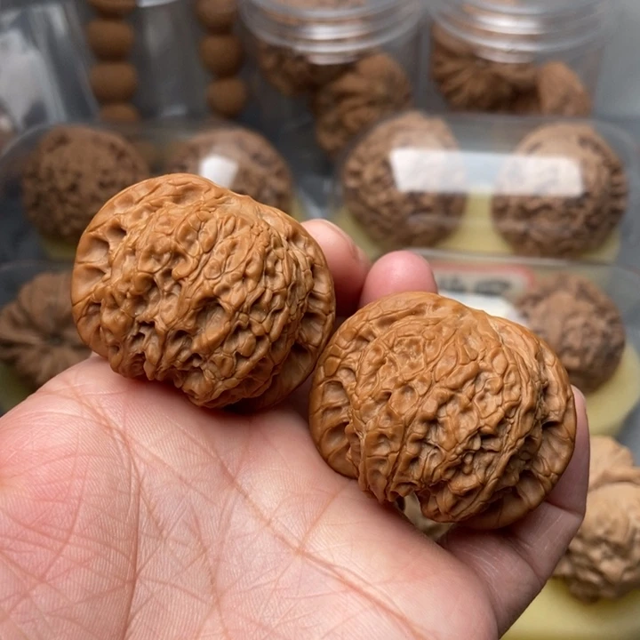 文玩核桃把件血麒麟