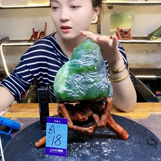 【闪购商品】未镶嵌蛇纹石玉原石