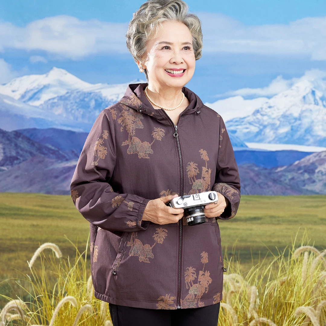 奶奶秋装风衣中老年人女装春秋季薄款连帽夹克外套老人上衣服新款