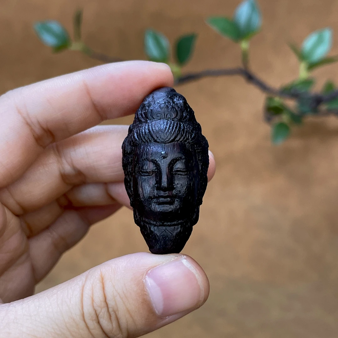 天然降真香观音头像吊坠实木雕刻手把件高油高密文玩配饰猫猫推荐