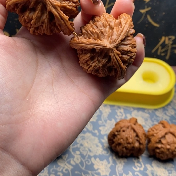 盘***王文玩核桃吊坠白狮子