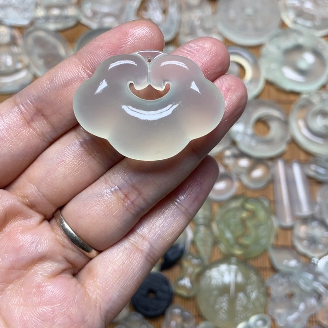 未镶嵌蛇纹石玉颈饰超**酱