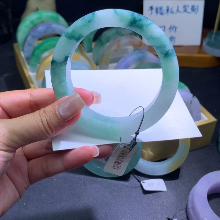 定制翡翠未镶嵌翡翠手镯