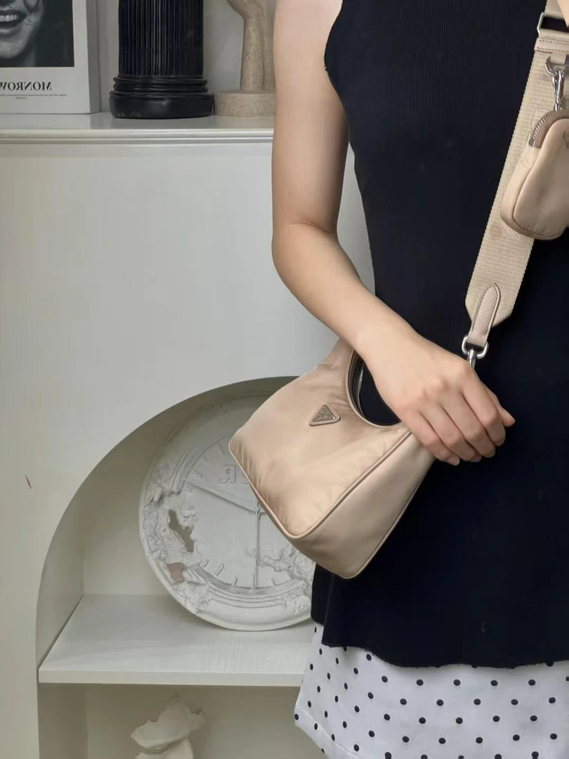 95新 Prada/普拉达 三合一奶茶色 腋下包 优品