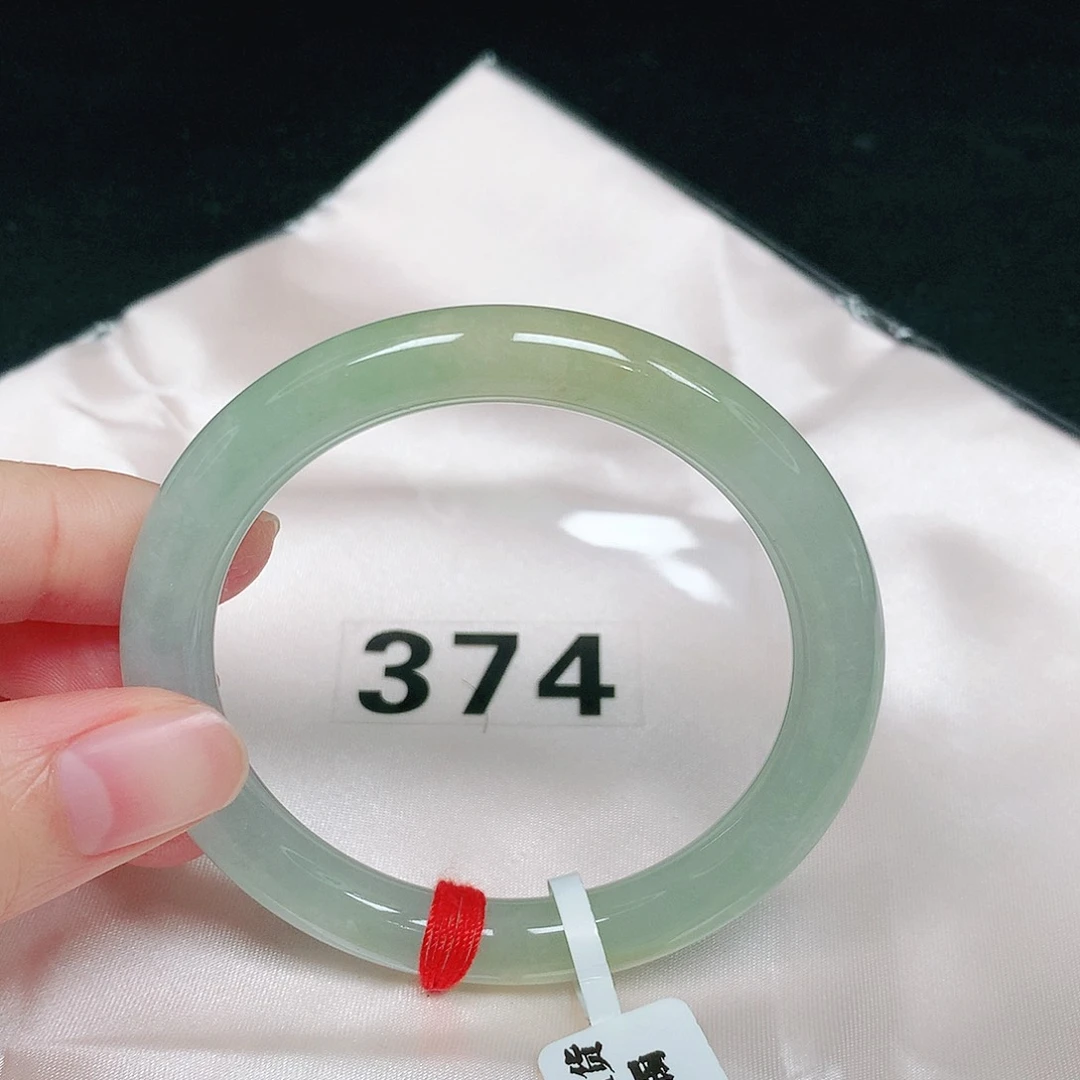 未镶嵌手镯（圆镯）翡翠