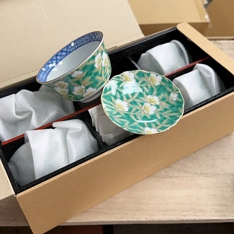 精品瓷器。