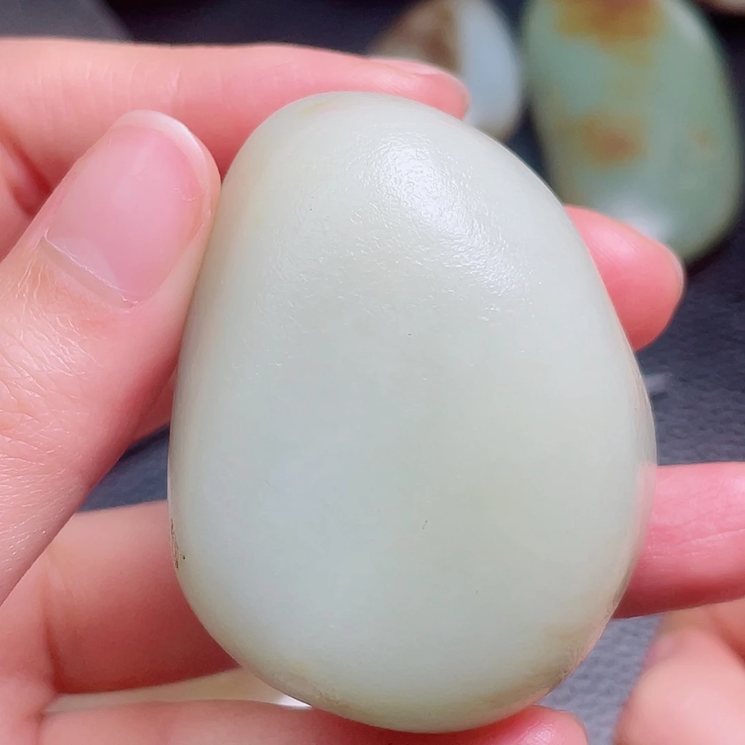 陈***平和田玉未镶嵌珠宝奇石