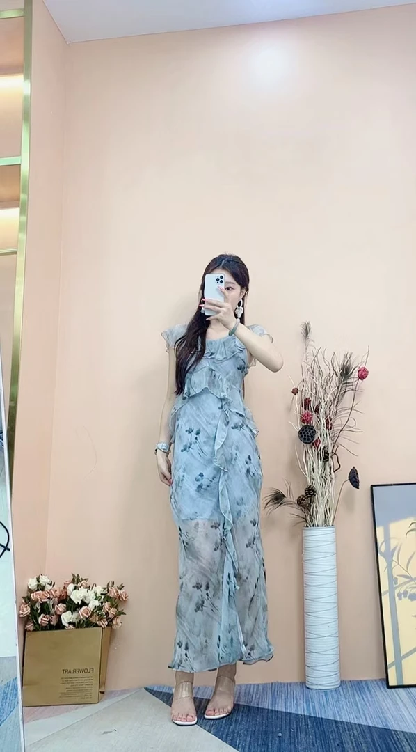 [依易原创]法式碎花气质设计感荷叶边显瘦收腰度假风长裙B0209