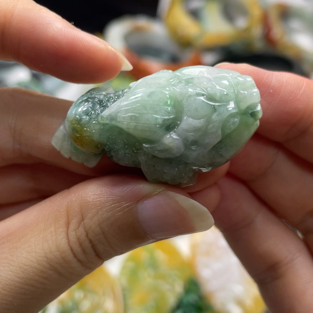 翡翠未镶嵌项圈幻*牌子
