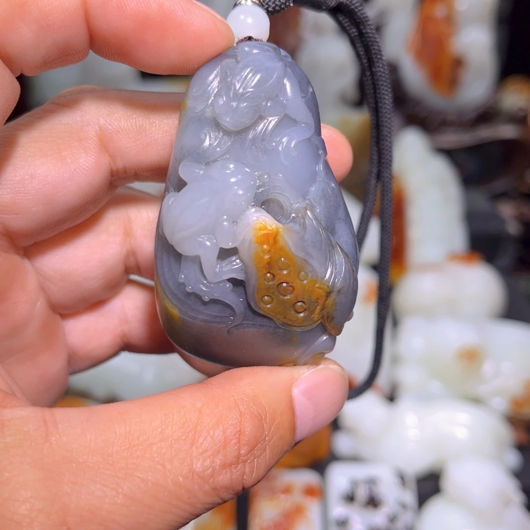 和田玉未镶嵌吊坠(赠链)