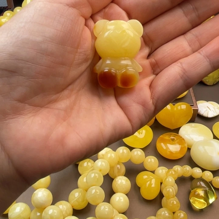 琥珀未镶嵌颈饰蜜蜡