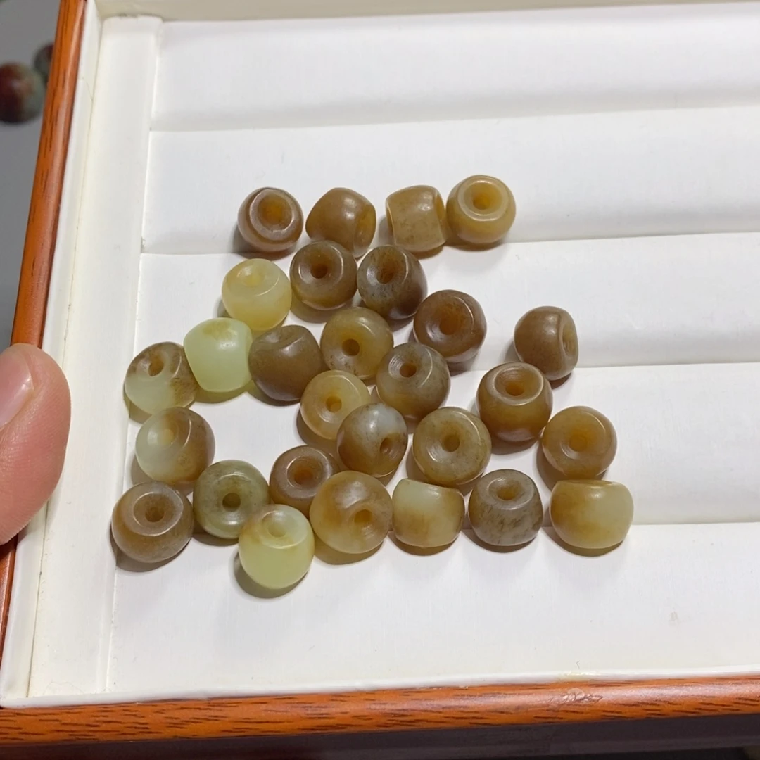 岫岩老玉（透闪石质玉）未镶嵌颈饰画*冥