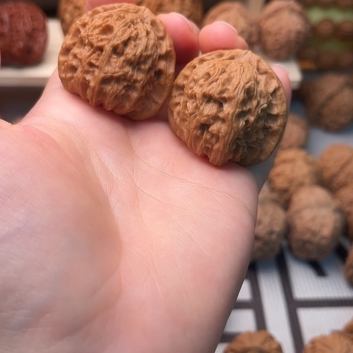 文玩核桃吊坠c**c白狮子全品