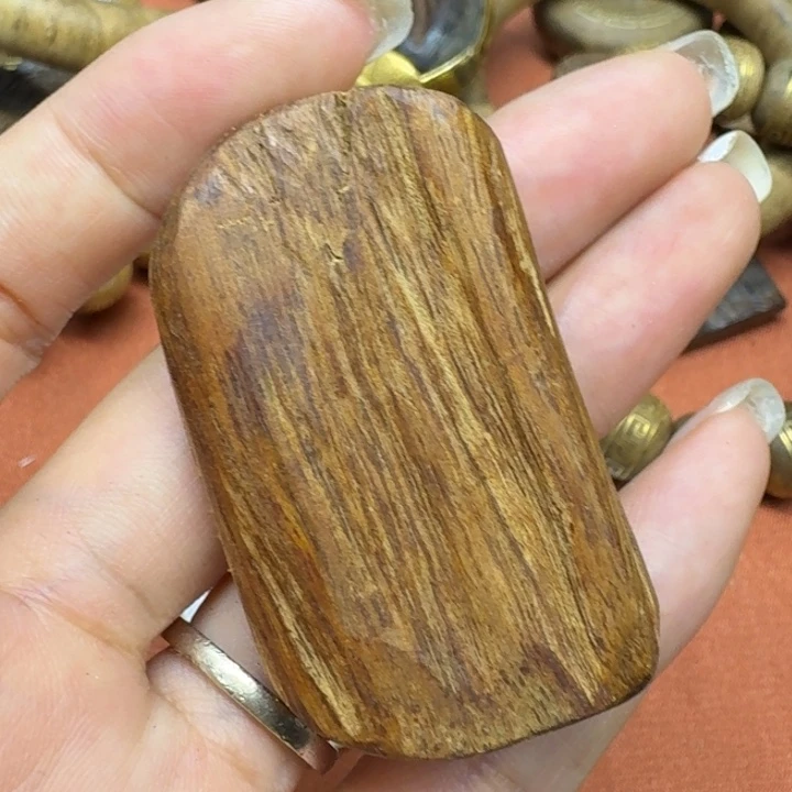 大叶紫檀（黑酸枝木类）
