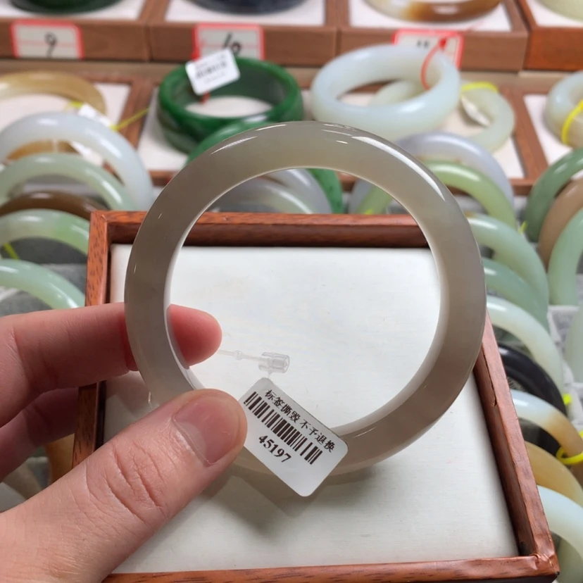 【闪购商品】和田玉手镯未镶嵌58