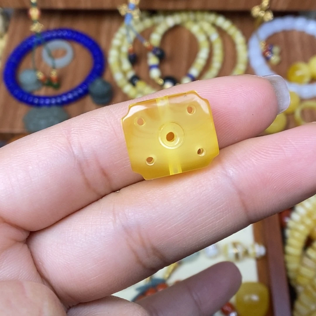 琥珀未镶嵌手链背云