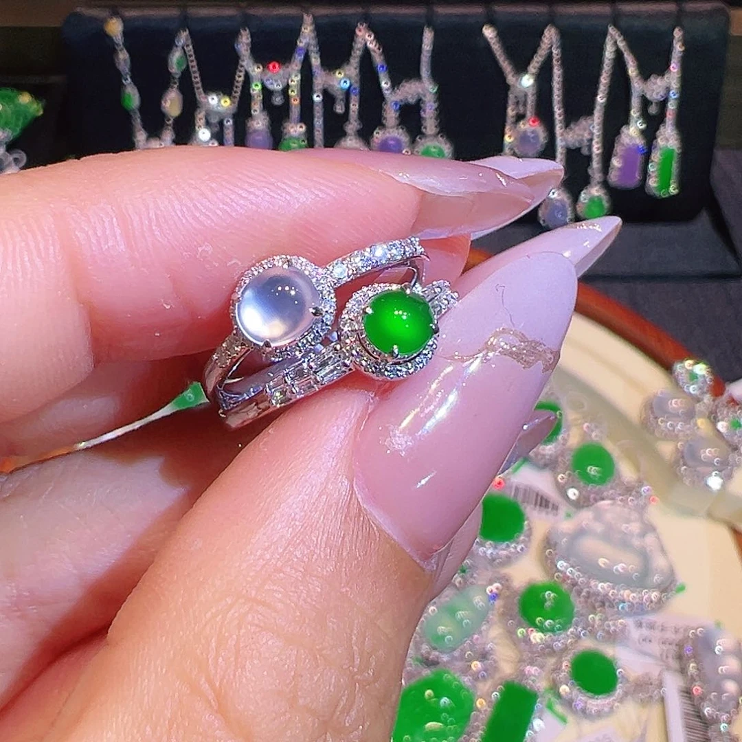 翡翠戒指18K金镶嵌翡翠