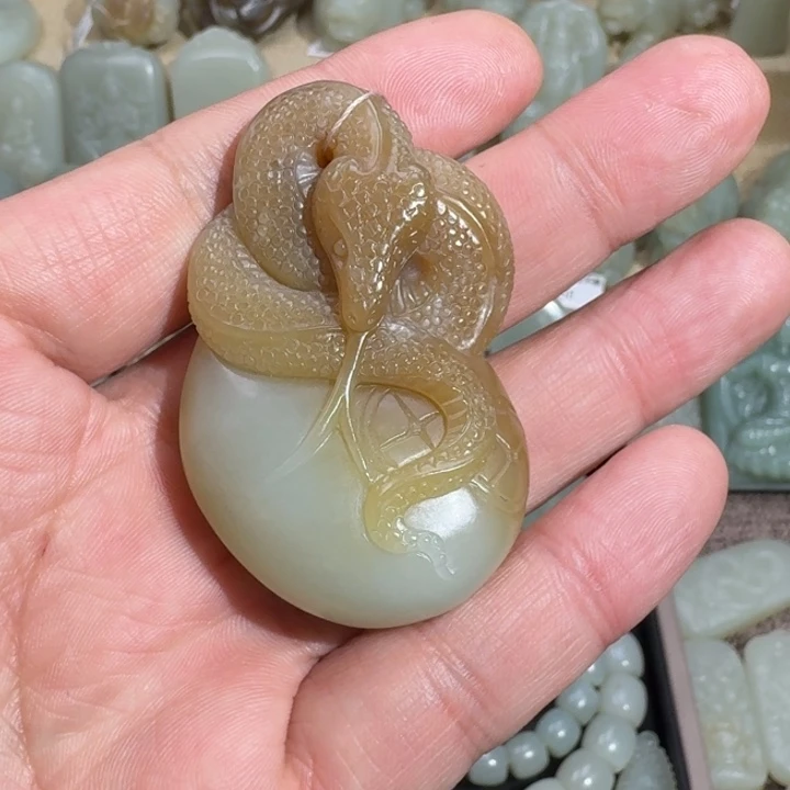 和田玉颈饰未镶嵌