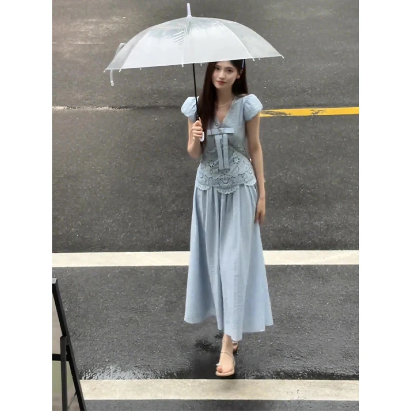 连衣裙女2025夏季新款法式气质V领镂空设计感收腰显瘦中长款裙子