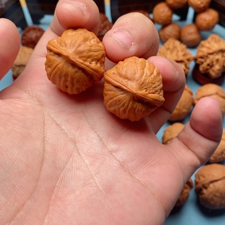 文玩核桃把件瓷娃娃