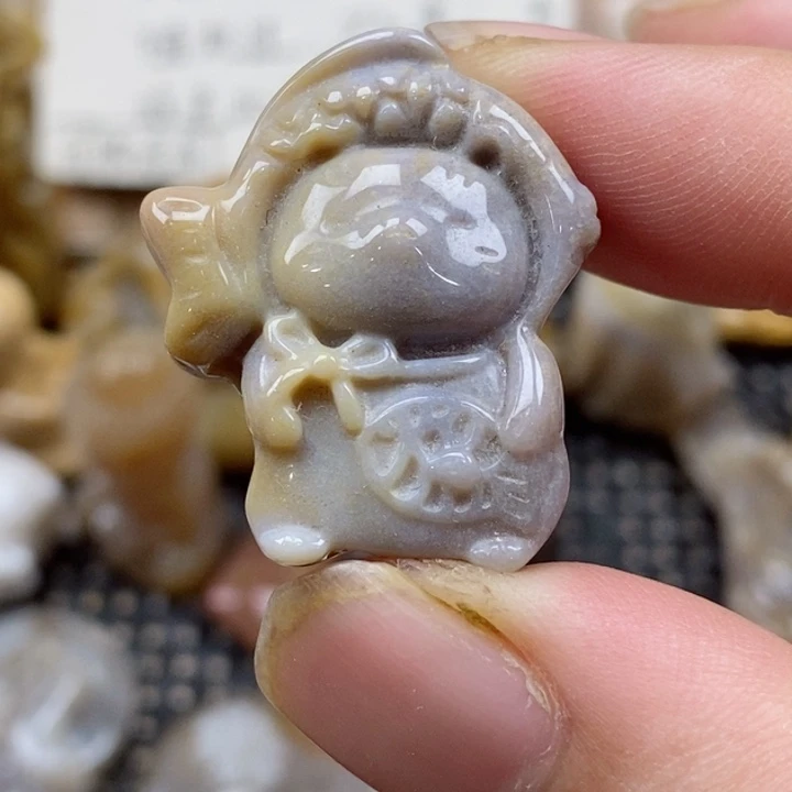 颈饰未镶嵌硅化珊瑚（珊瑚玉）小