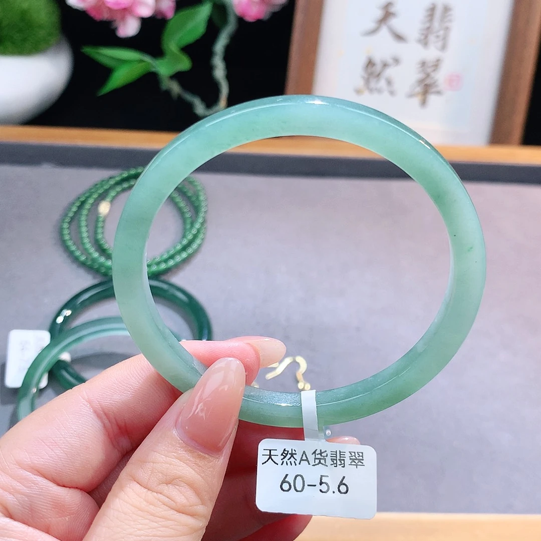 未镶嵌手镯（圆镯）翡翠