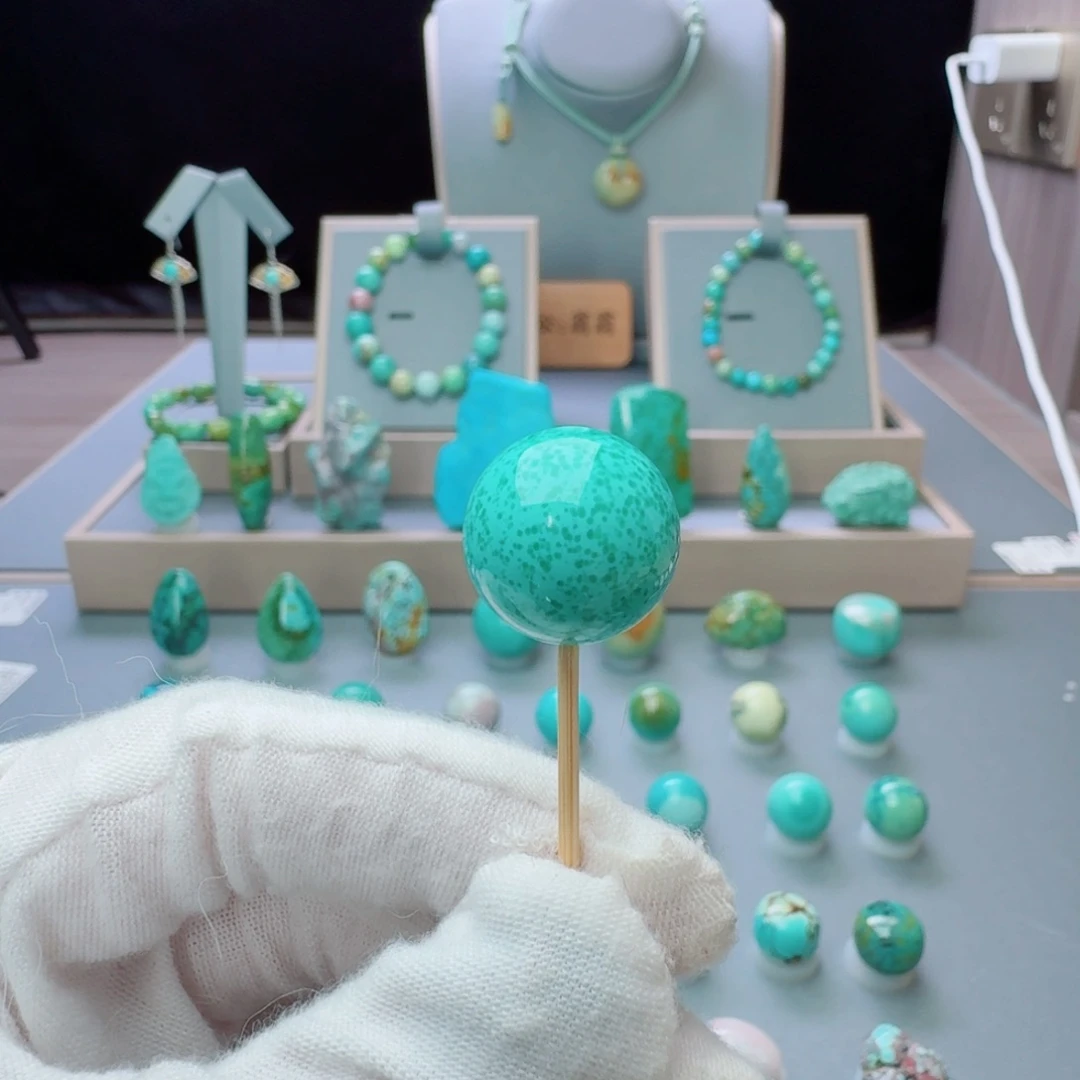 绿松石未镶嵌颈饰