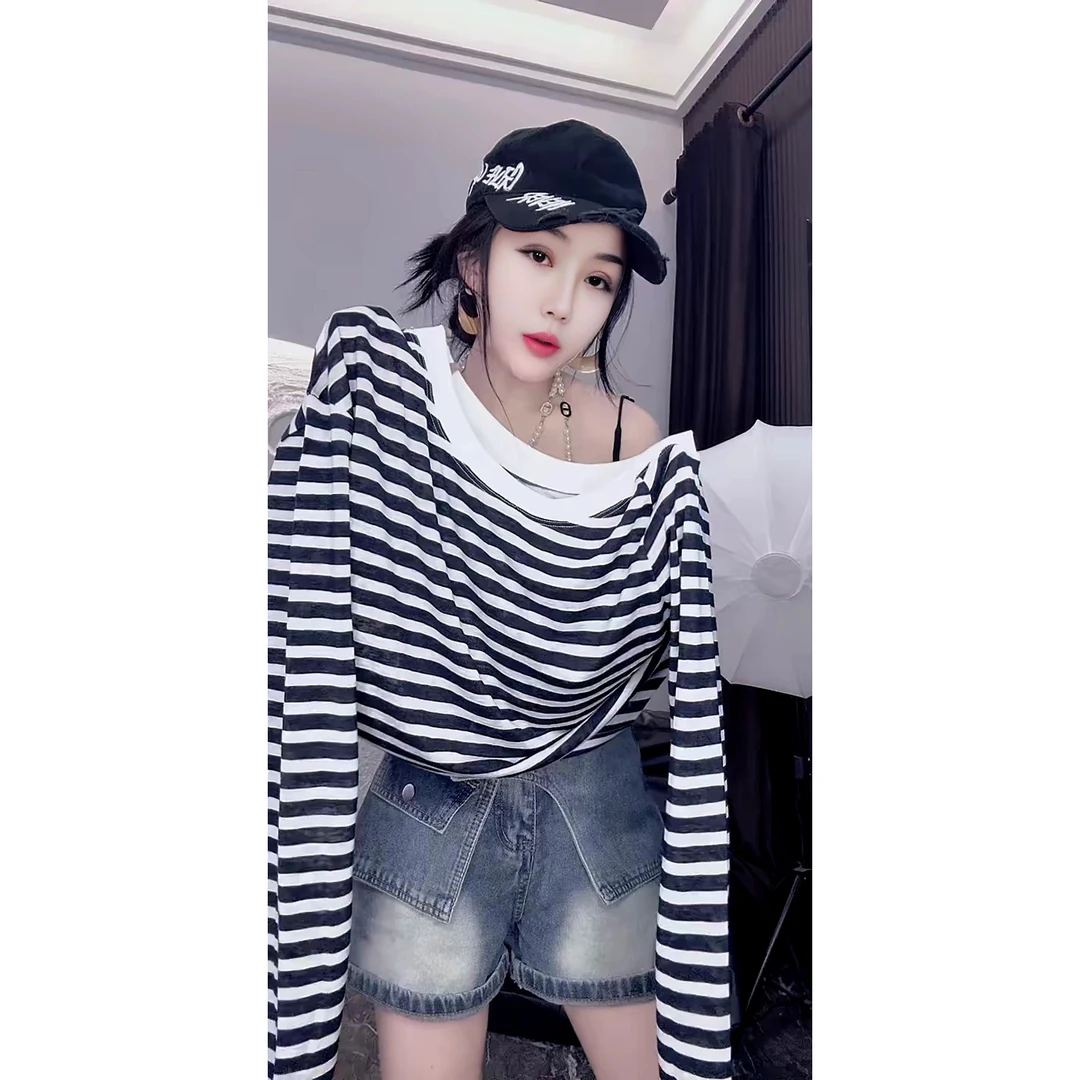 微微斜肩领口长袖时尚蓝条纹防晒条纹T恤衫