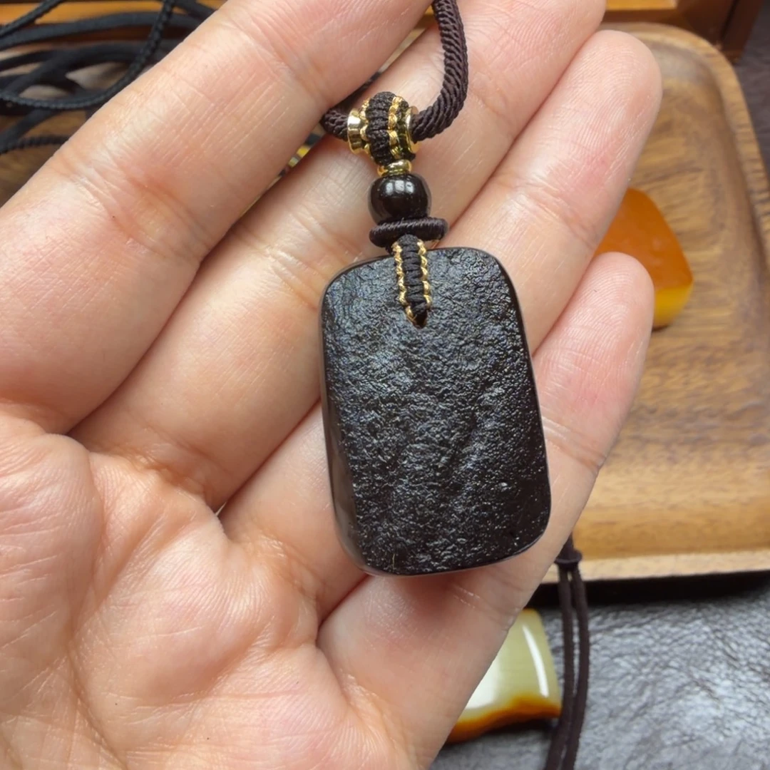 琥珀未镶嵌吊坠(赠链)