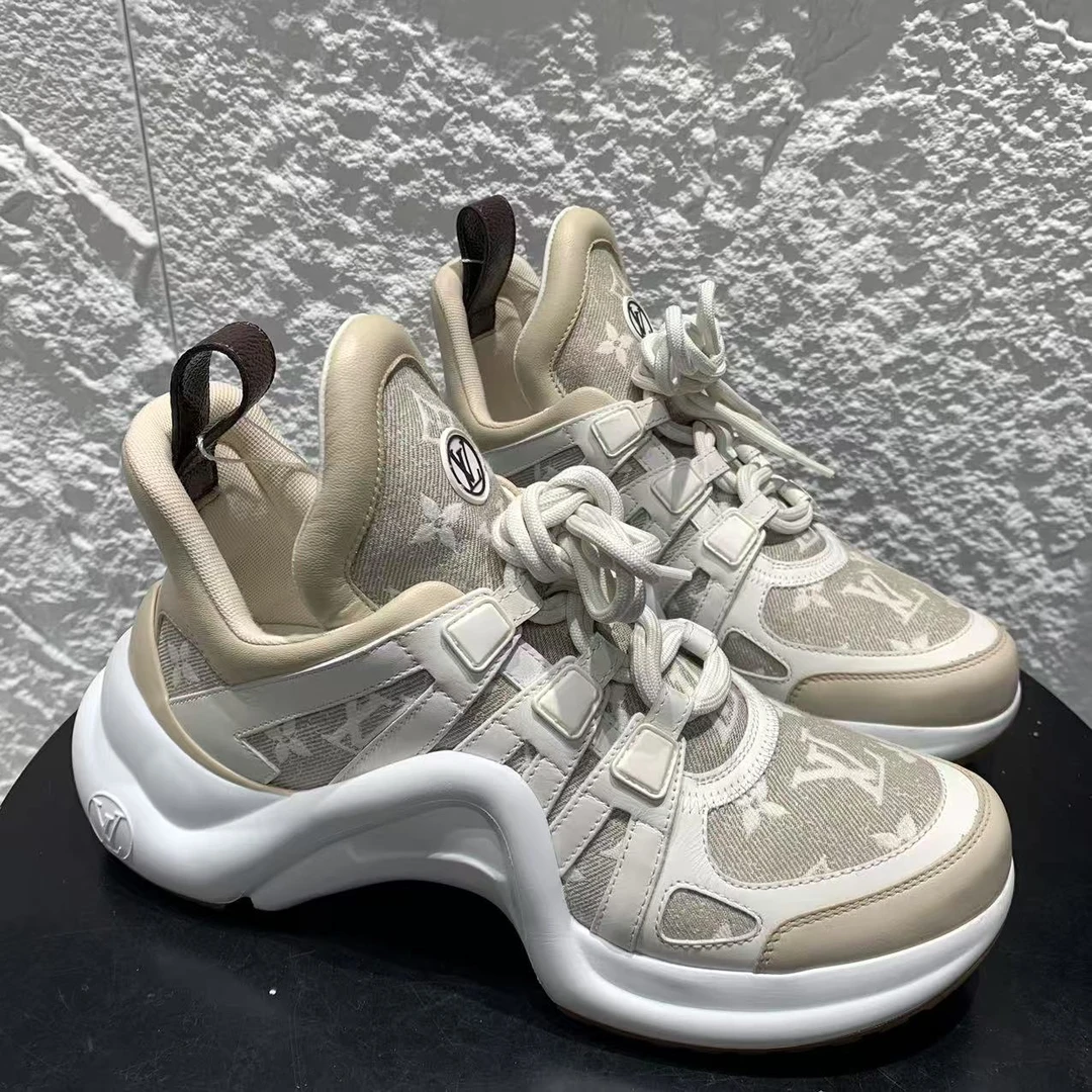 95新 LouisVuitton/路易威登 38码/仔仔女鞋/奶茶色老爹鞋xxs994