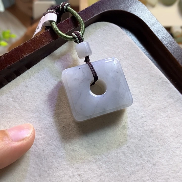 自***d颈饰未镶嵌和田玉