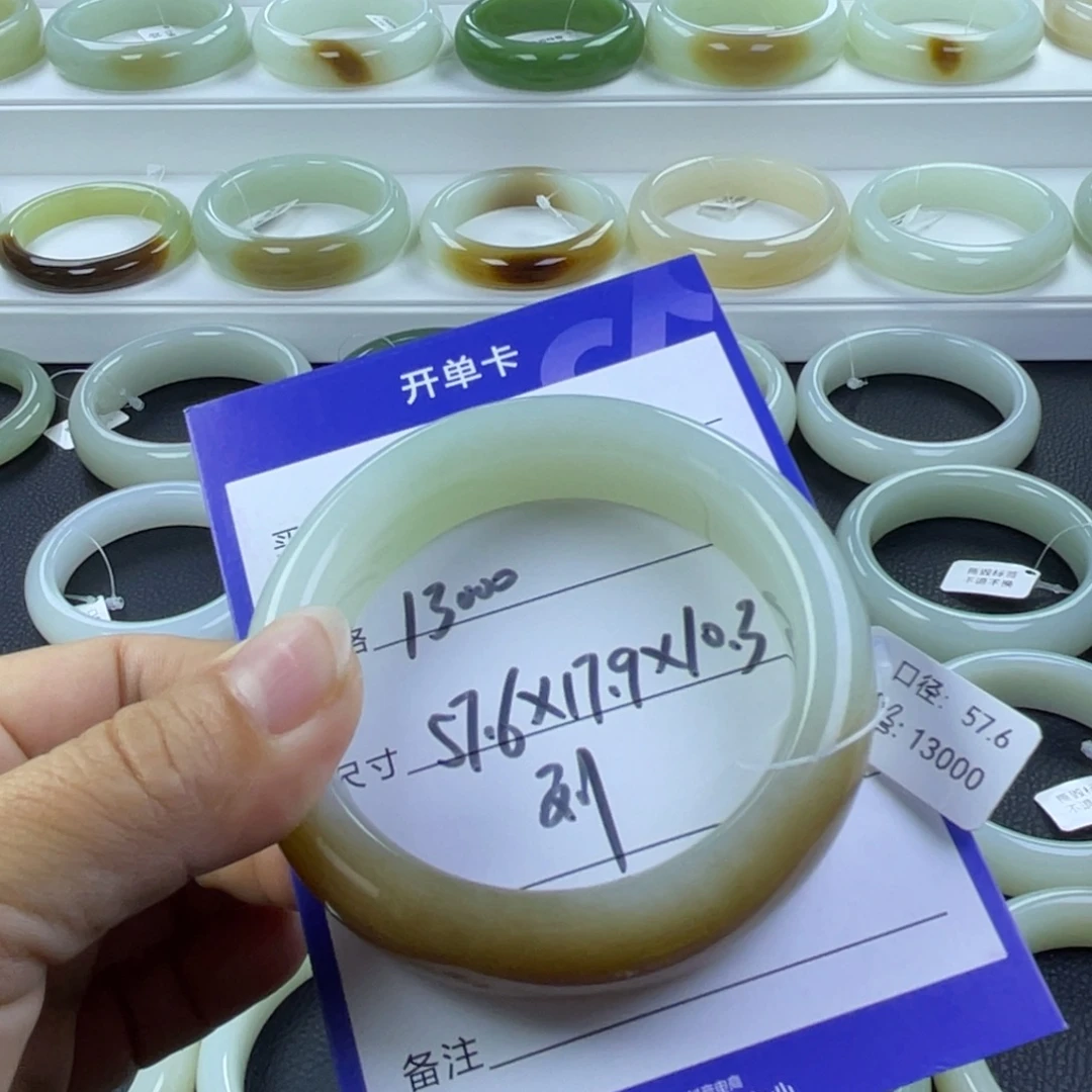 愿***N和田玉未镶嵌手镯