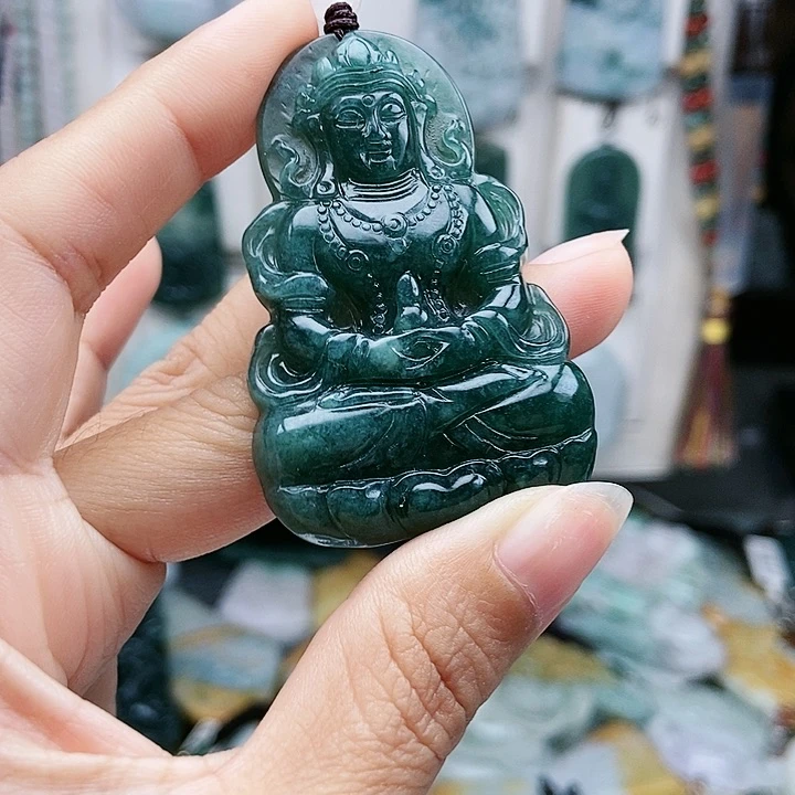 颈饰足铂镶嵌翡翠翡翠