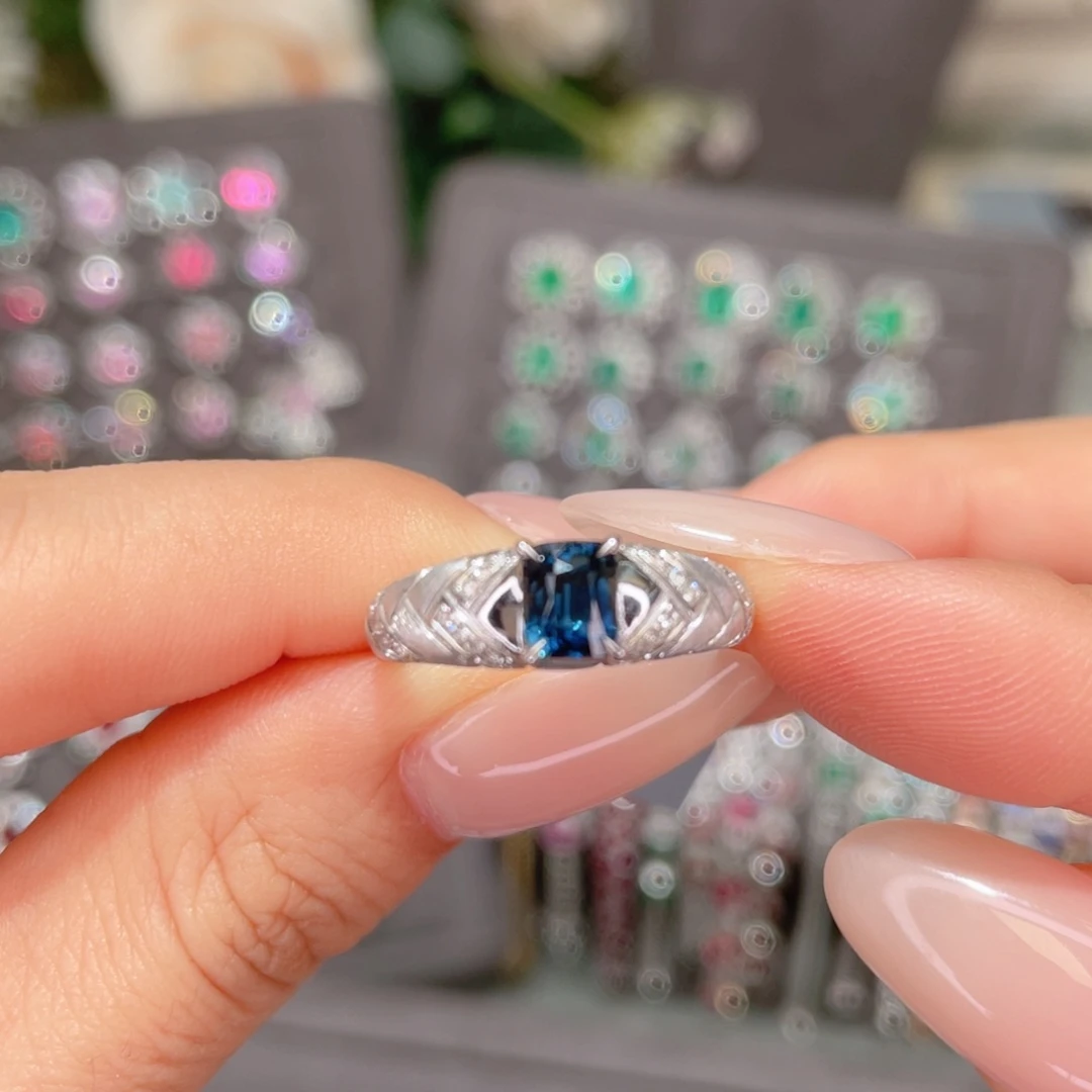 戒指蓝宝石18K金镶嵌1.07ct