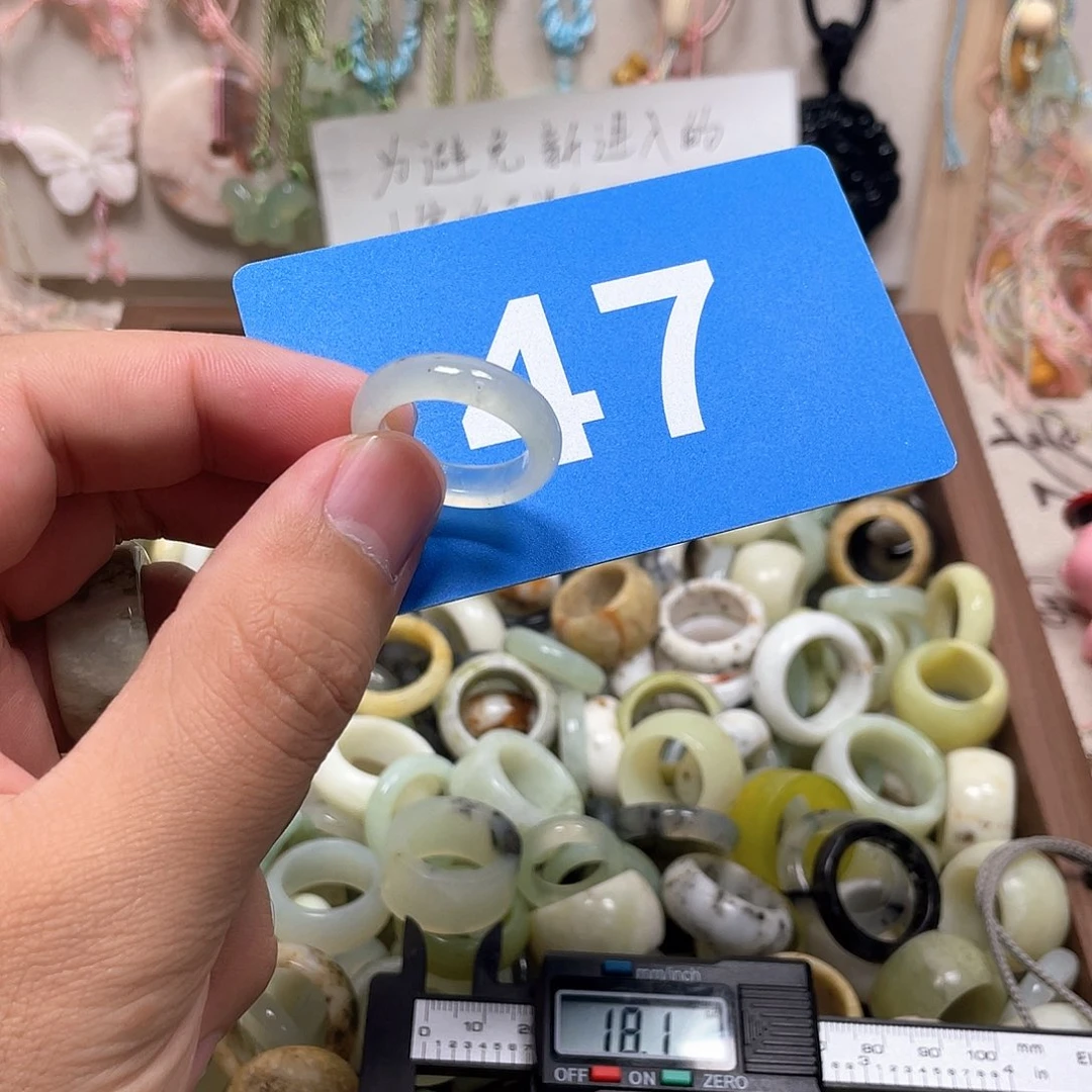 修***谭蛇纹石玉合金颈饰