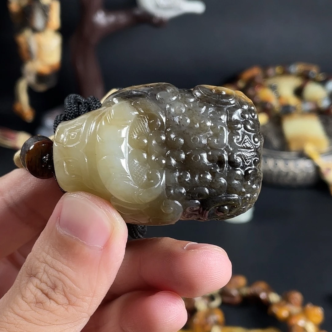 龙***海和田玉未镶嵌颈饰