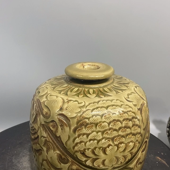 耀州窑嘟噜瓶造型美观