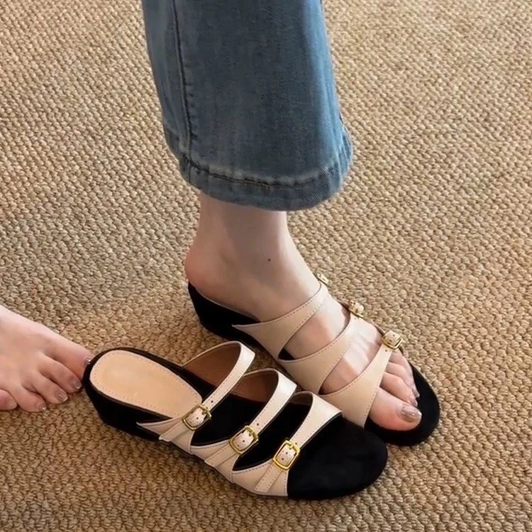 一字带露趾凉鞋女款2025新款法式气质配裙子坡跟拖鞋一脚蹬中跟鞋