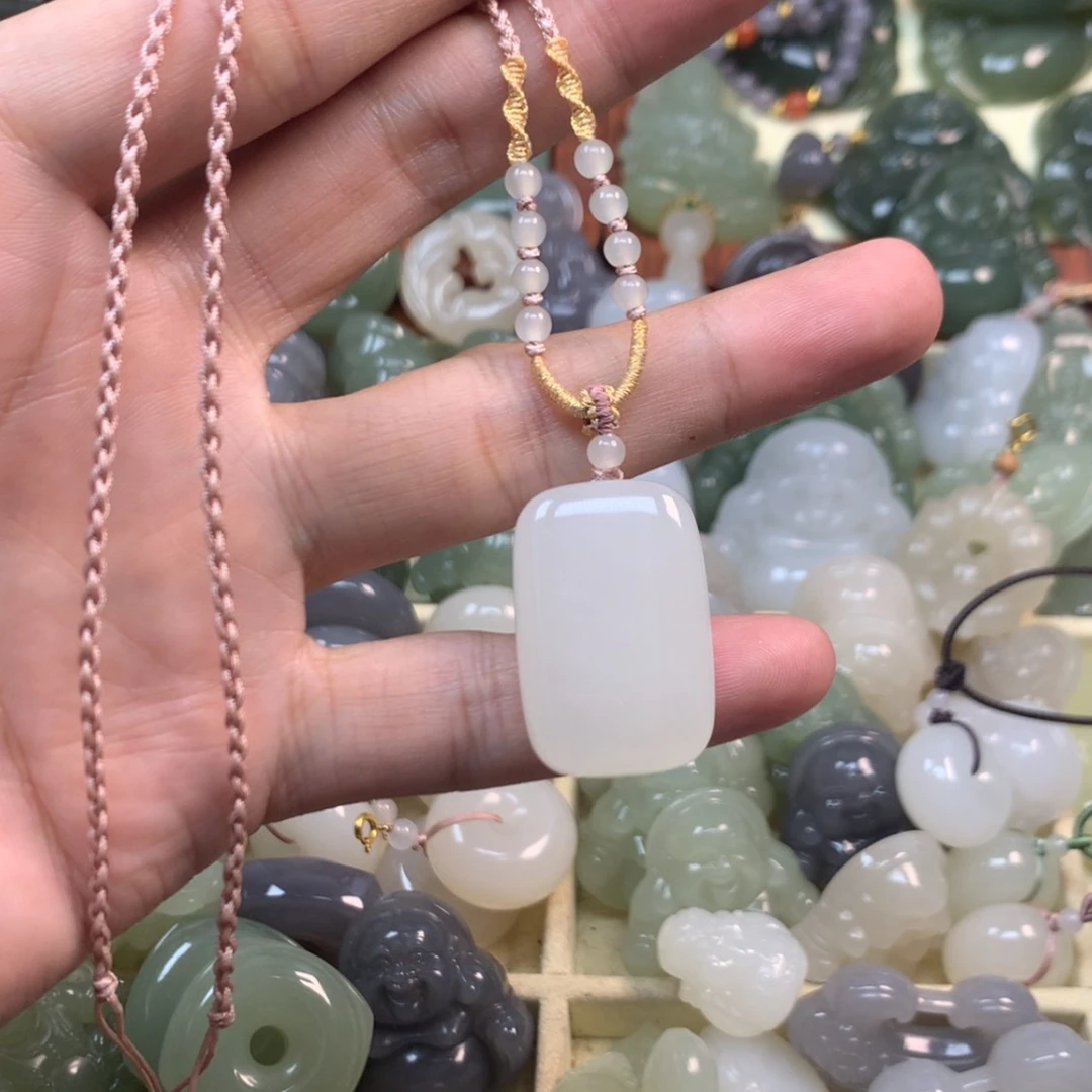 【闪购商品】颈饰未镶嵌和田玉小*呢