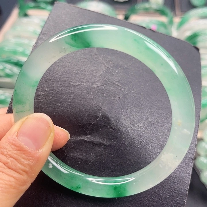 未镶嵌手镯石英质玉