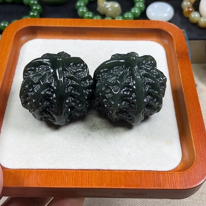 和田玉未镶嵌把件