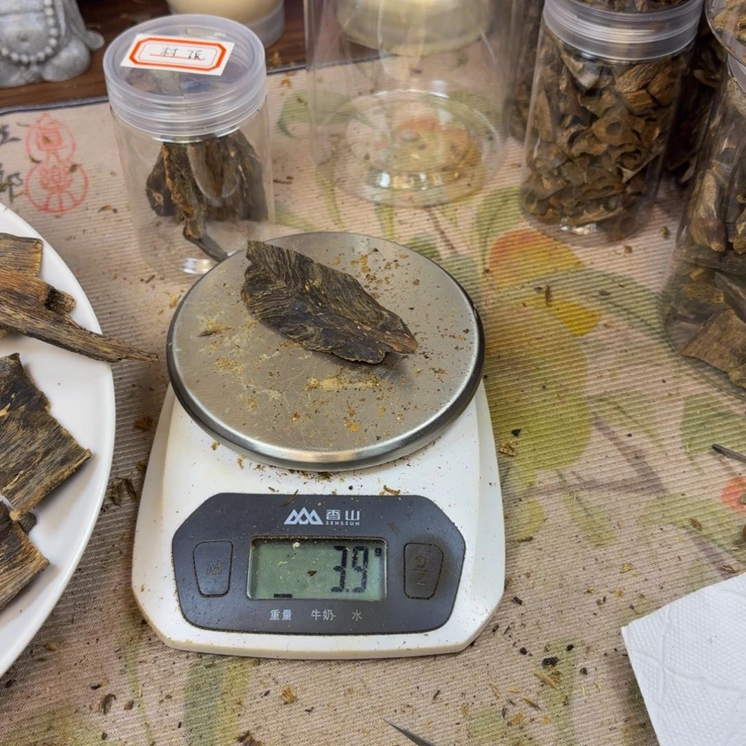 佛***中香料紫棋皮油4克。